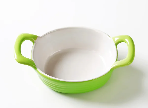 Керамічний овальний посуд для випічки — стокове фото