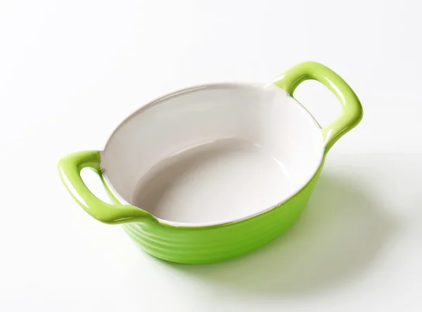 Керамічний овальний посуд для випічки — стокове фото