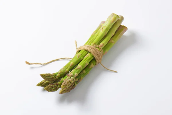 Pacchetto di asparagi freschi — Foto Stock