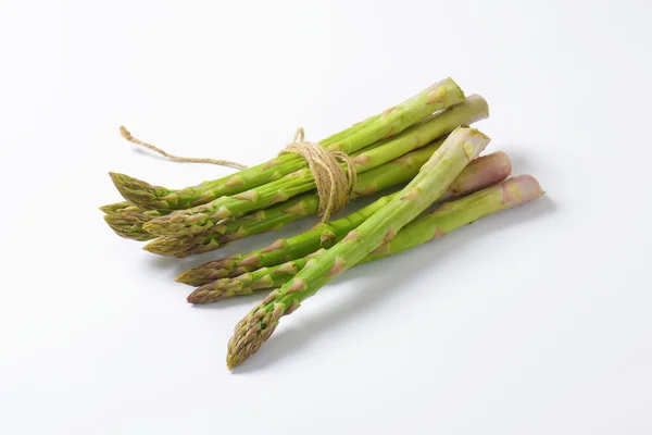Pacchetto di asparagi freschi — Foto Stock