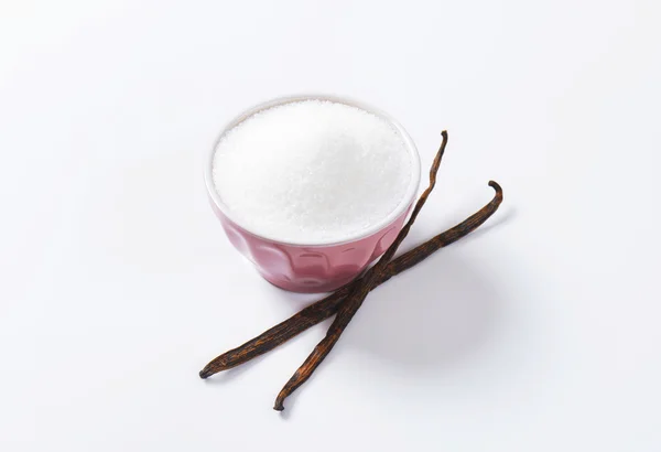 Bowl of sugar and vanilla beans — Stock Photo, Image