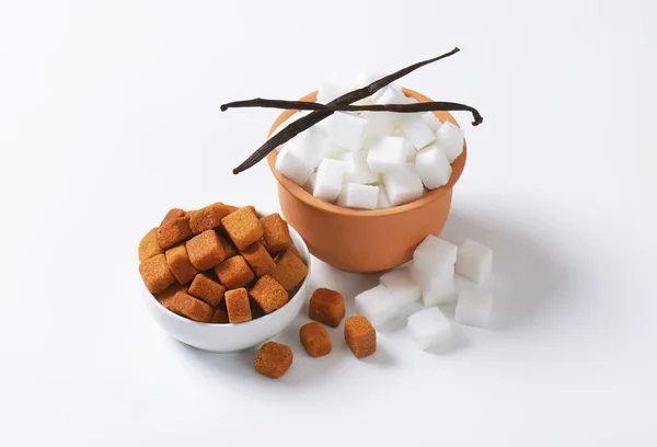 White and brown sugar cubes — Stock Photo, Image