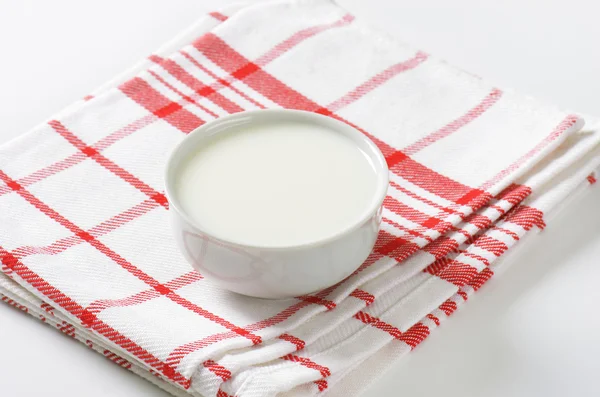 Cuenco de leche fresca — Foto de Stock