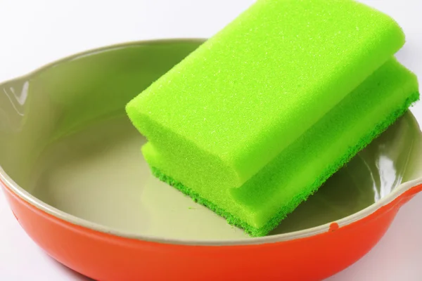 Kitchen sponge on ceramic dish — Stock Photo, Image