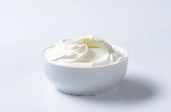 Bowl of sour cream — Zdjęcie stockowe