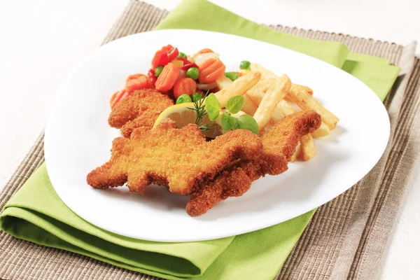 Pesce fritto e patatine fritte — Foto Stock