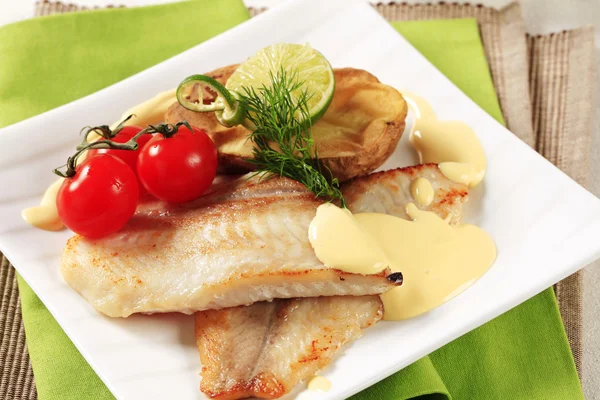 Pan kızarmış balık filetosu — Stok fotoğraf