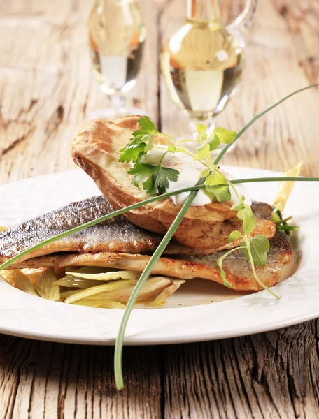 Pan fried trout and baked potato — Stock Photo, Image