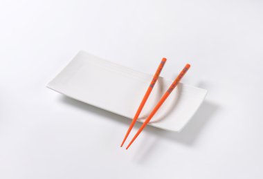 tabakta yemek çubukları