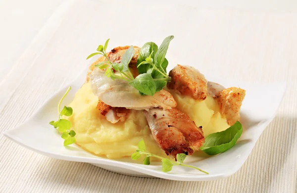 Chicken and mashed potato — Stock Photo, Image