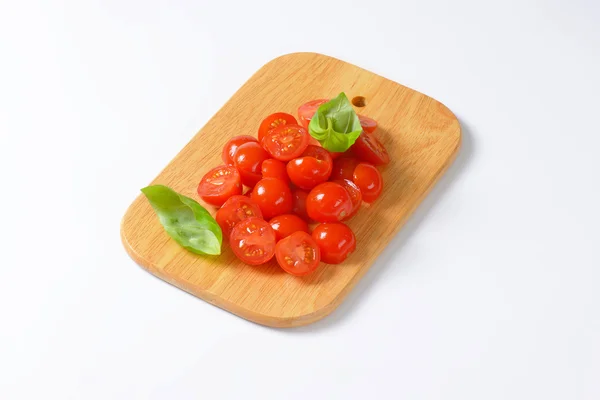 Halved cherry tomatoes — Stock Photo, Image