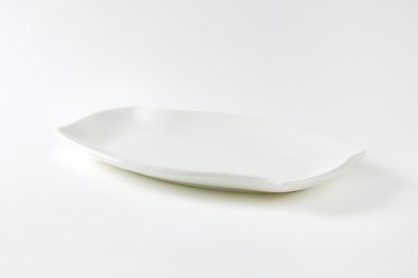 Wave shaped white rectangle plate