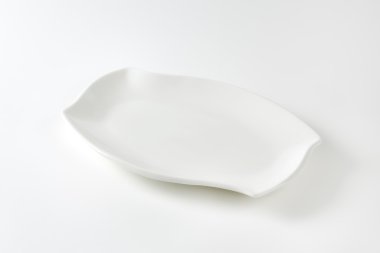Wave shaped white rectangle plate