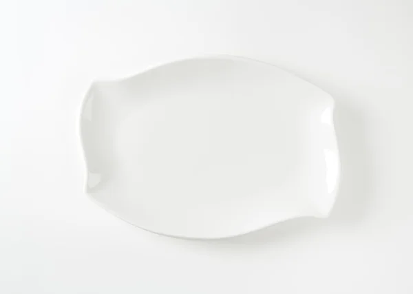 Wave shaped white rectangle plate — Stockfoto