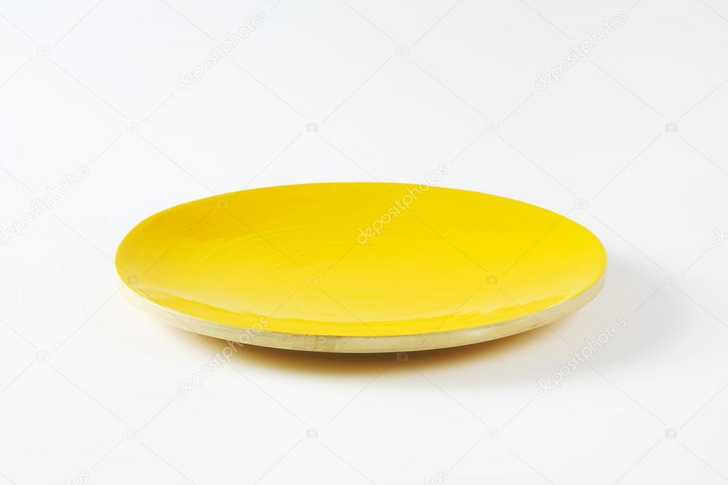 Rimless round yellow plate