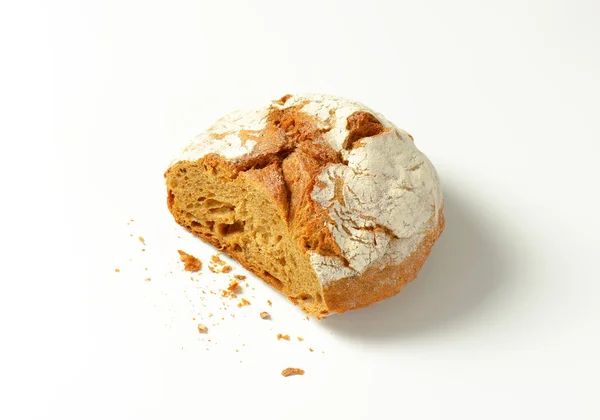 Crusty round loaf of bread — Φωτογραφία Αρχείου