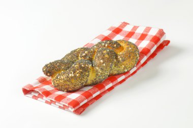 Taze haşhaş tohumu ekmek twist