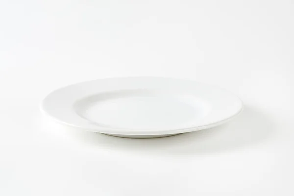 Plato de cena blanco limpio y simple — Foto de Stock