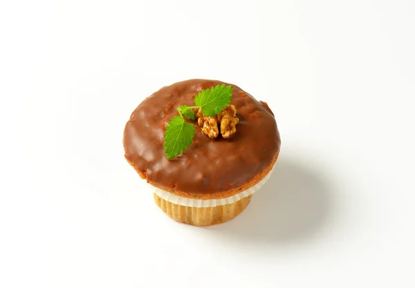 Chocolade geglazuurde muffin — Stockfoto