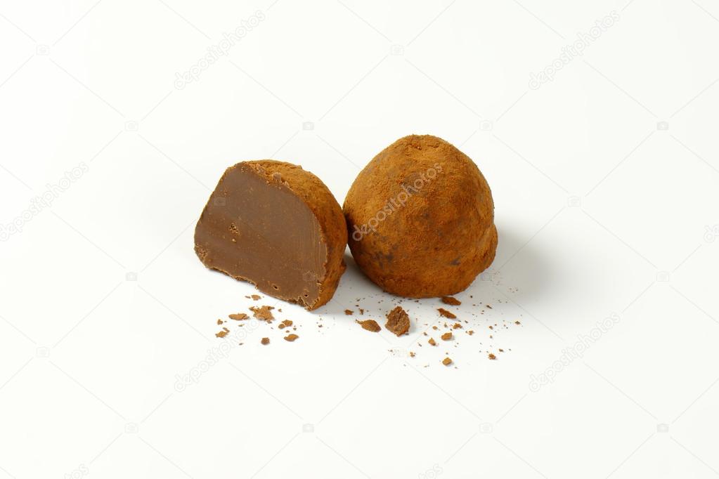 Cocoa dusted chocolate truffles
