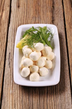 Taze mozzarella peynir topları