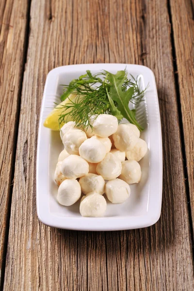 Bolas frescas de queso mozzarella —  Fotos de Stock