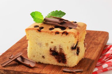 çikolata parçaları ile sünger kek