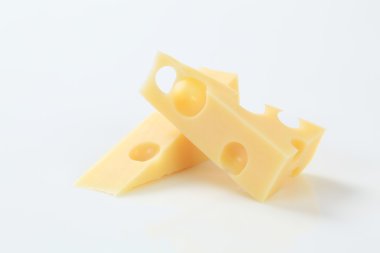 Emmentaler peynir parçalarını
