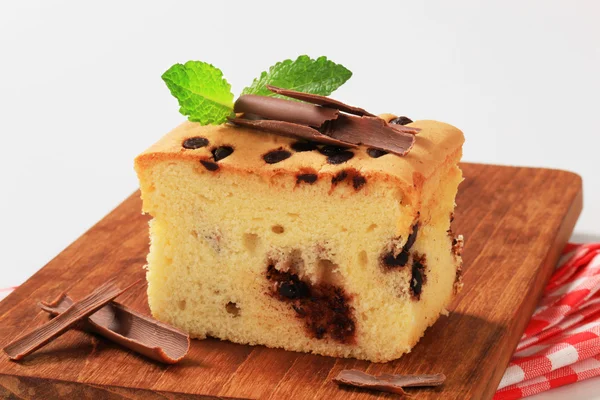 çikolata parçaları ile sünger kek