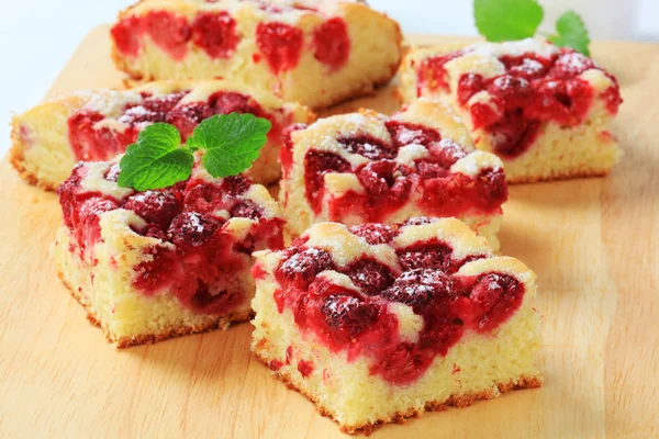 Raspberry sponge cake slices — Stock Photo, Image