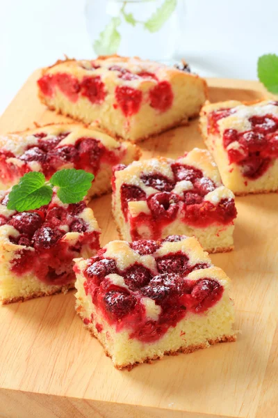 Raspberry sponge cake slices — Stock Photo, Image