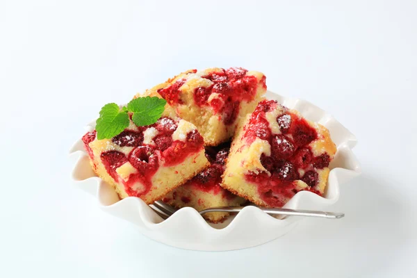 Raspberry sponge cake — Stock Photo, Image