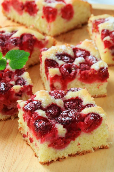 Raspberry sponge cake slices — Stock Photo, Image