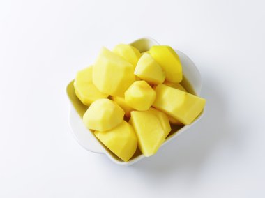 ham soyulmuş patates