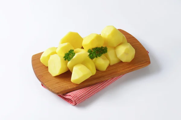 Syrové oloupané brambory — Stock fotografie