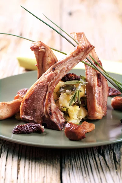 Chuletas de cordero asado — Foto de Stock