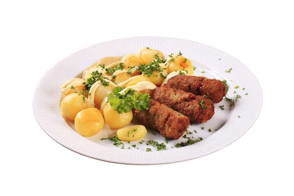 Cevapcici und Kartoffeln — Stockfoto