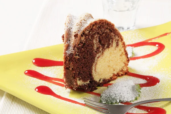 Gâteau Bundt saupoudré de sucre — Photo