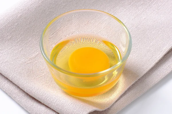 Egg white and yolk in glass bowl — Stock Photo, Image