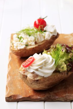 Peynirli fırında patates