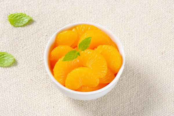 Консервированные мандаринские апельсины — стоковое фото