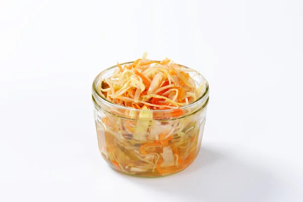 Квашена капуста салат — стокове фото