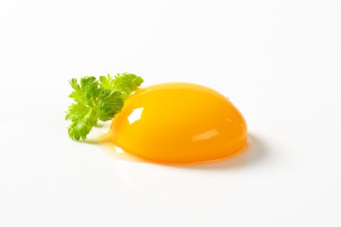 çiğ yumurta sarısı