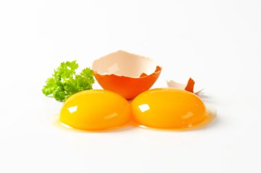 çiğ yumurta sarısı