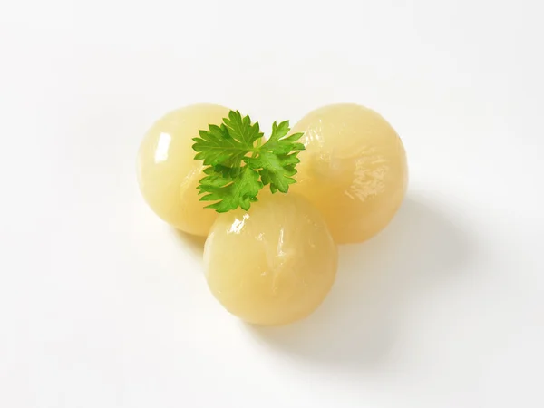 Pequenas cebolas em conserva — Fotografia de Stock