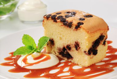 çikolata parçaları ile sünger kek