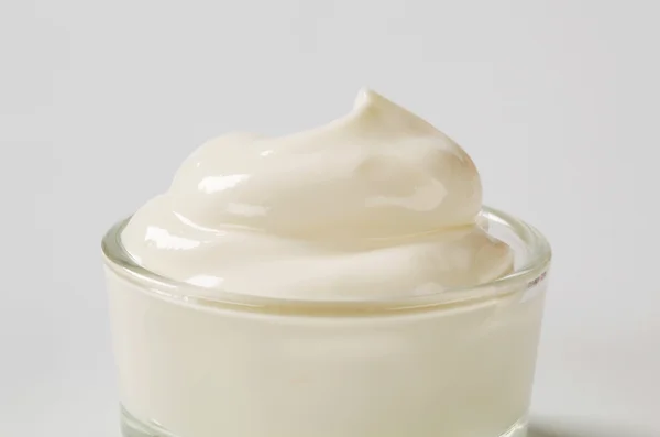 Crema blanca en un tazón — Foto de Stock