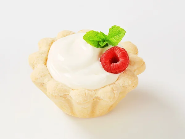 Cream-filled tartlet — Stock Photo, Image