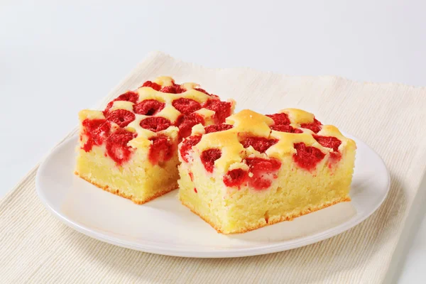 Raspberry cake slices — Stock Photo, Image