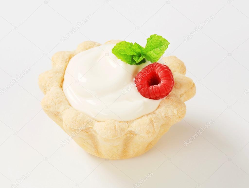 Cream-filled tartlet